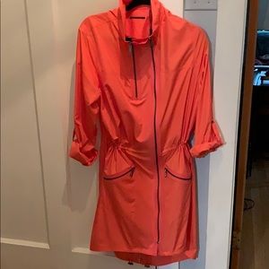 Elie Tahari lightweight rain coat
